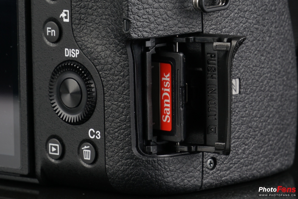 索尼黑卡rx10m4测评,索尼黑卡rx10五代