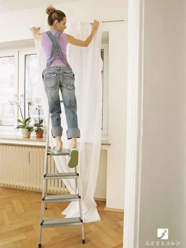 窗帘怎样不用洗就能变得光亮如新,窗帘怎么清洗才不用拆卸