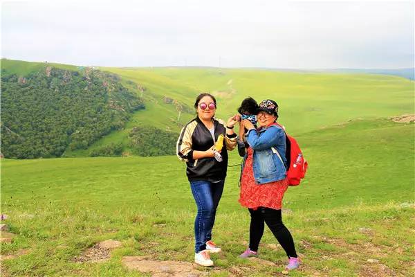 活动回顾｜欧帝亿主题狗狗巴士察哈尔草原深处探秘万年火山