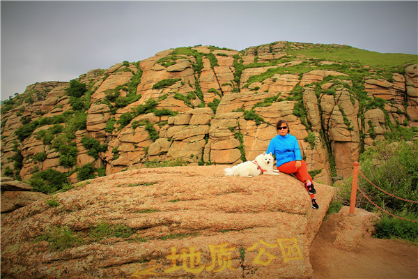 活动回顾｜欧帝亿主题狗狗巴士察哈尔草原深处探秘万年火山