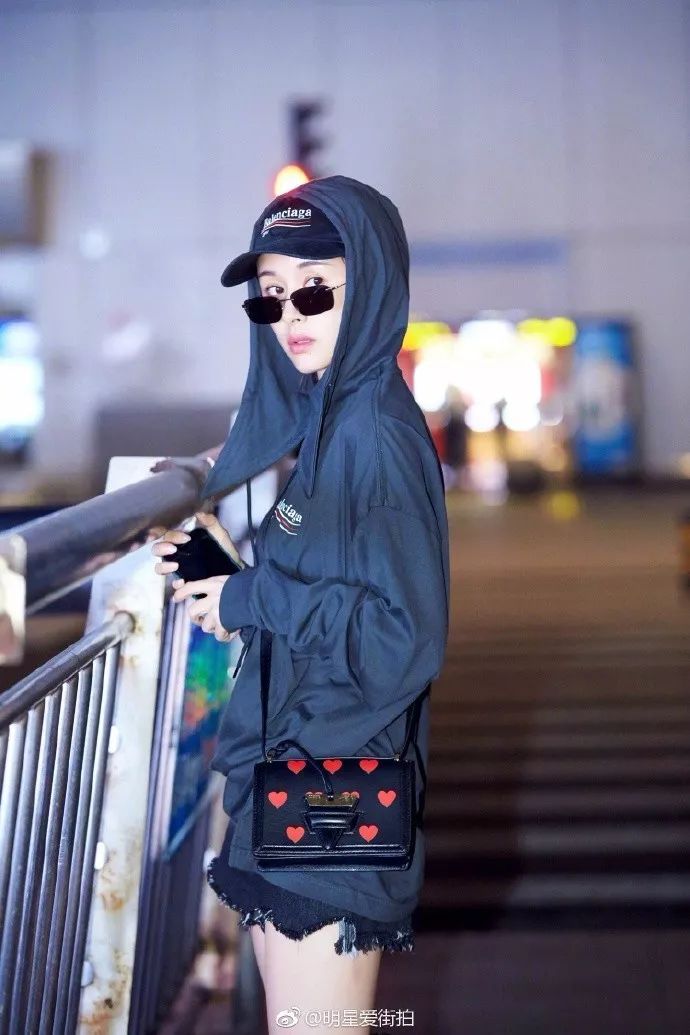 秋冬穿搭女2021高级感小个子,秋冬也流行穿大不穿小