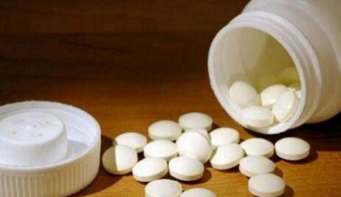 床下有人诡异的表现,床下藏了个可怕的东西