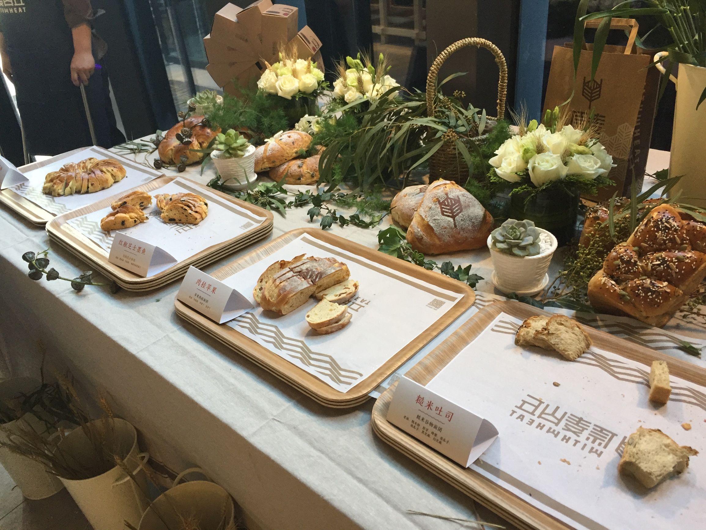 喏，这是一份你想要的20款原麦山丘面包大测评（内含6个彩蛋菜单）