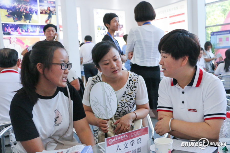 陕西三本及高职院校招生咨询会开幕特色展示引人眼球