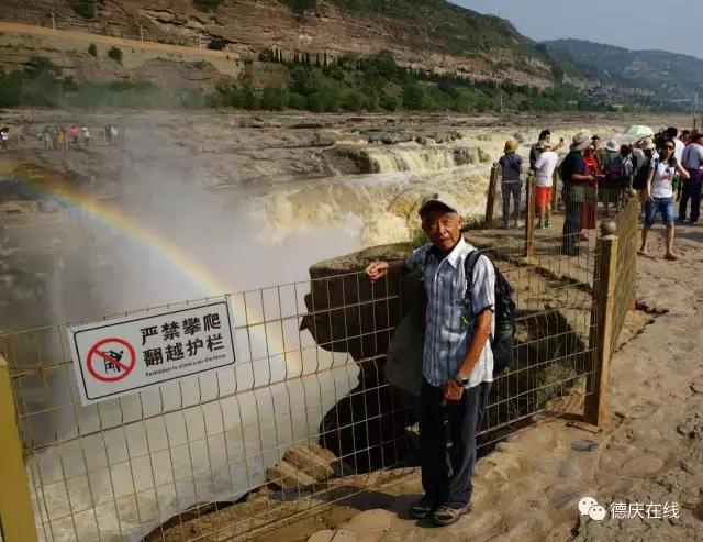 人物｜德庆老摄影人麦庭发对香山情有独钟，退休后每天早上五点登香山，风雨不改