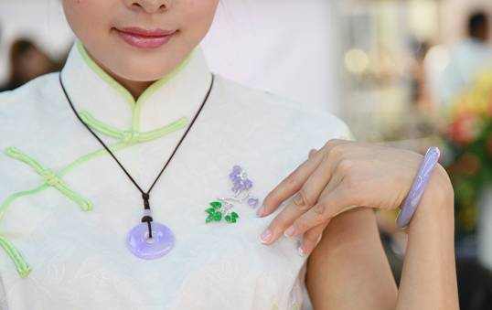 如何找到有缘的翡翠,翡翠一鹿有你合适什么人戴