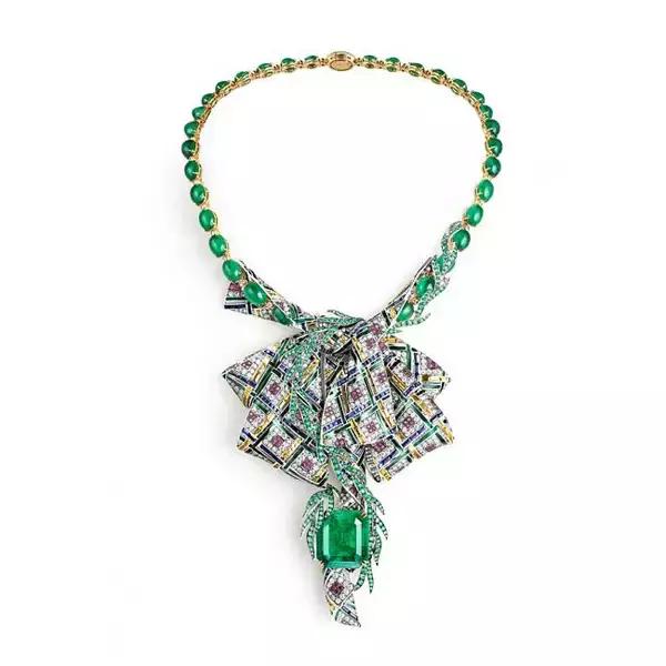 全新欢沁盛宴，将行云流水的交响乐化为华美的珠宝