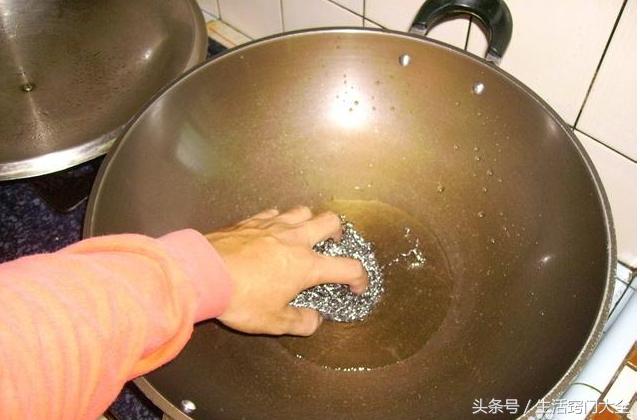 醋加洗洁精能够去衣服上的污渍,顽固的污渍加醋能洗干净吗