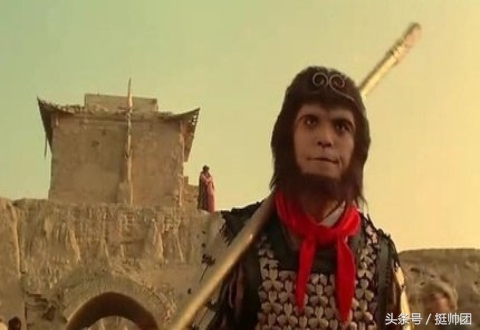 周星驰努力赚钱的视频,周星驰成名之路背后的辛酸