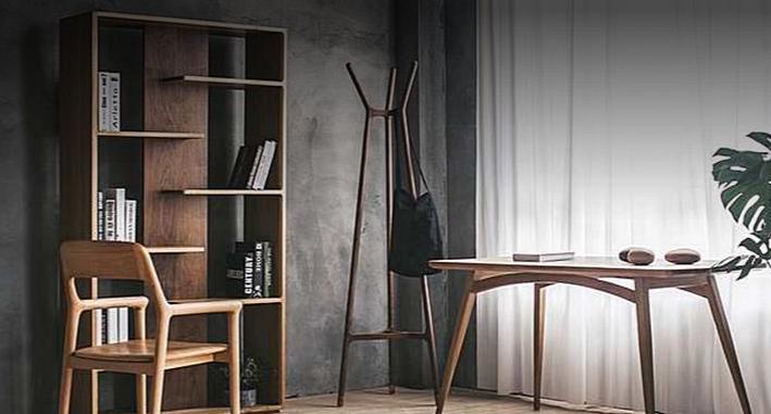 衣帽架充分利用家里的空间,房间有这种衣帽架太实用了