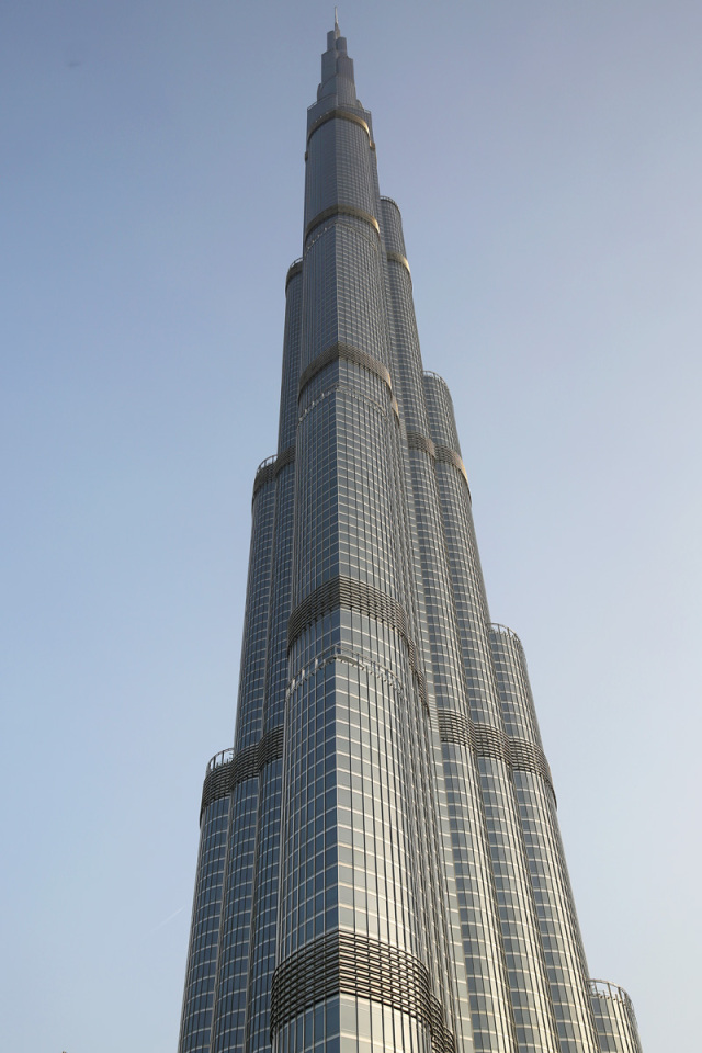 迪拜，一边是黄金，一边是黄土