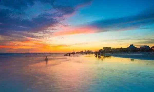 你会选择在南宁和300万人“假装生活”还是和我一起出逃到海岛呢！