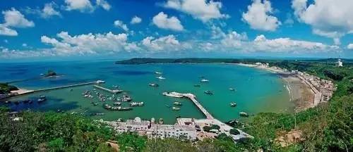 你会选择在南宁和300万人“假装生活”还是和我一起出逃到海岛呢！