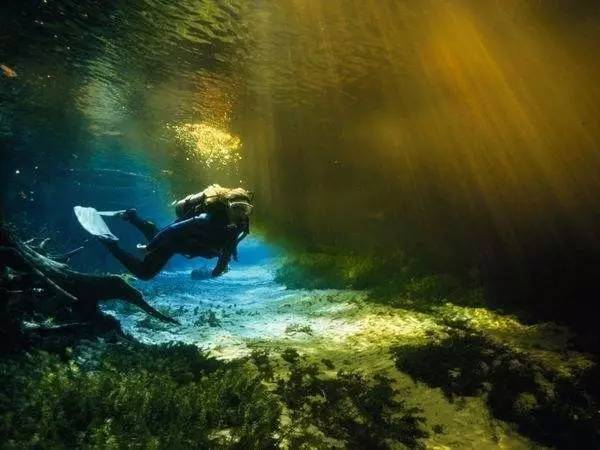 你会选择在南宁和300万人“假装生活”还是和我一起出逃到海岛呢！