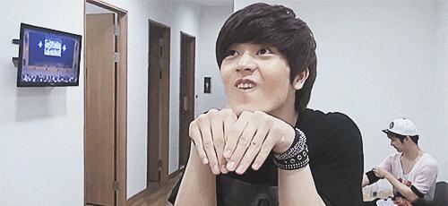 明明靠颜值他偏要靠才华,明明能够靠颜值可他偏要靠才华