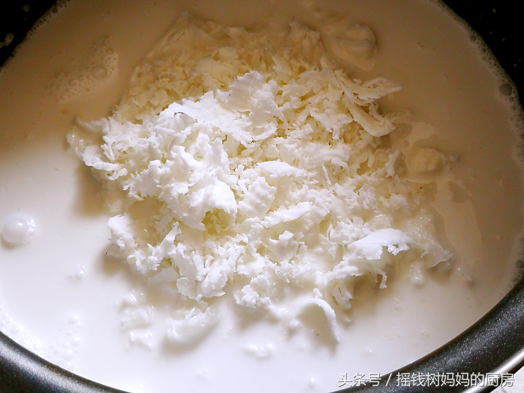 周末在家吃点好的很有必要，咖喱虾加烤肉和秋刀鱼吃的不要太满足哦