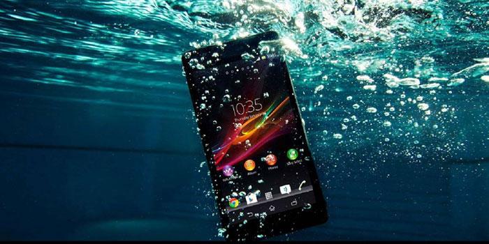 手机进水放进米缸是不是能晾干,手机进水了放在米缸里真的有用吗