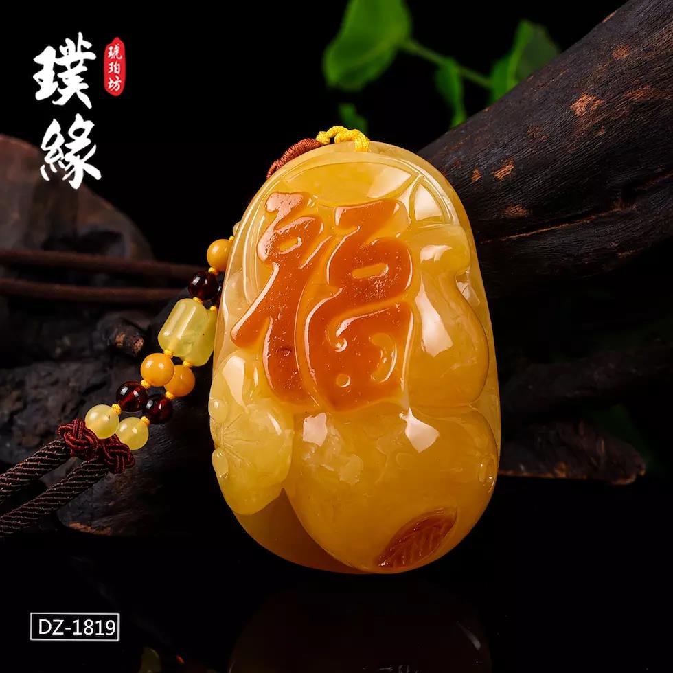 西藏如何佩戴蜜蜡,藏族带蜜蜡有什么好处