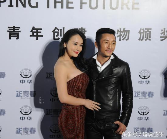 邹市明冉莹颖夫妇运动,邹市明娇妻冉莹颖现身机场