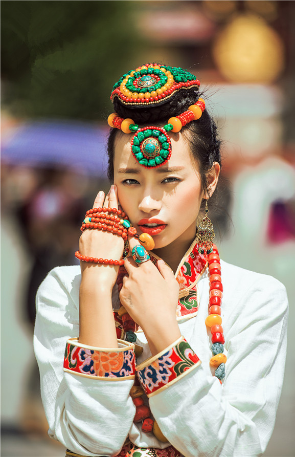 西藏如何佩戴蜜蜡,藏族带蜜蜡有什么好处