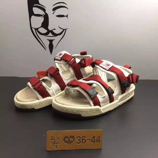 今年流行的凉鞋是哪一些,今年最火的4款凉鞋清爽又时髦