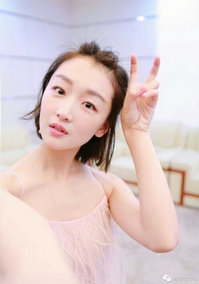 周冬雨单眼皮小眼睛怎么画眼妆,周冬雨单眼皮日常眼妆画法