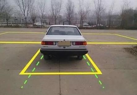 科目二压线是指车轮压线还是车身,科目二是轮胎压线还是车身压线