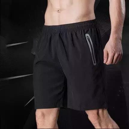 从来不敢穿短裤出门,男生出门不穿短裤