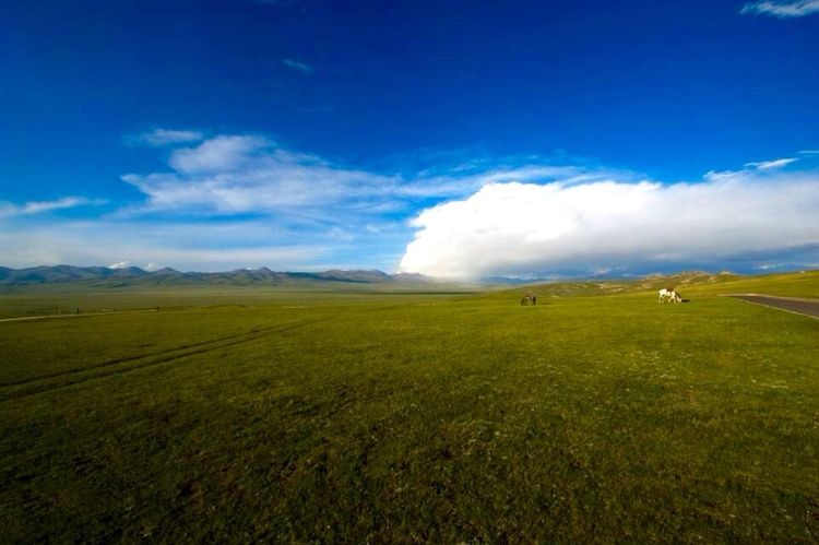 巴音布鲁克最高的山和最长的河,巴音布鲁克的神秘湖泊