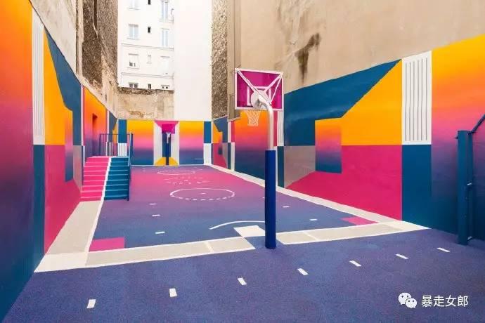 巴黎艺术篮球场配色 (巴黎色彩缤纷的篮球场)