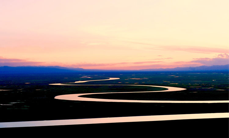 巴音布鲁克最高的山和最长的河,巴音布鲁克的神秘湖泊