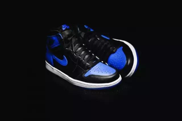 耐克鞋子鉴定教学视频,耐克鞋标上的b是什么意思