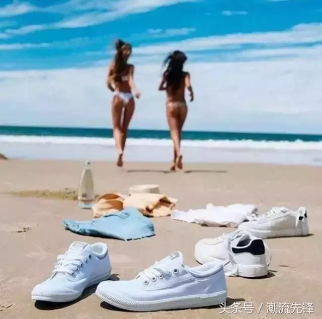 杨幂这双鞋子是什么牌子的,杨幂最近穿的回力小白鞋