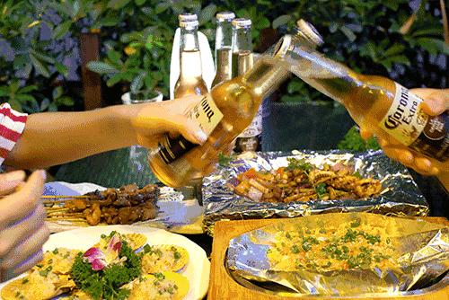 那些大学宵夜摊里的故事，致我们终将逝去的青春！