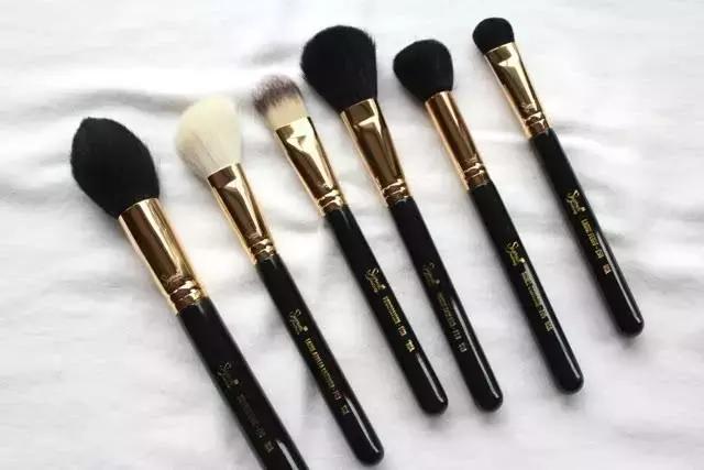 用清洁工具洗化妆刷,比马桶都脏的化妆刷到底怎么洗