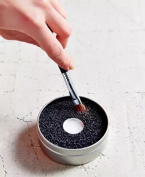 用清洁工具洗化妆刷,比马桶都脏的化妆刷到底怎么洗