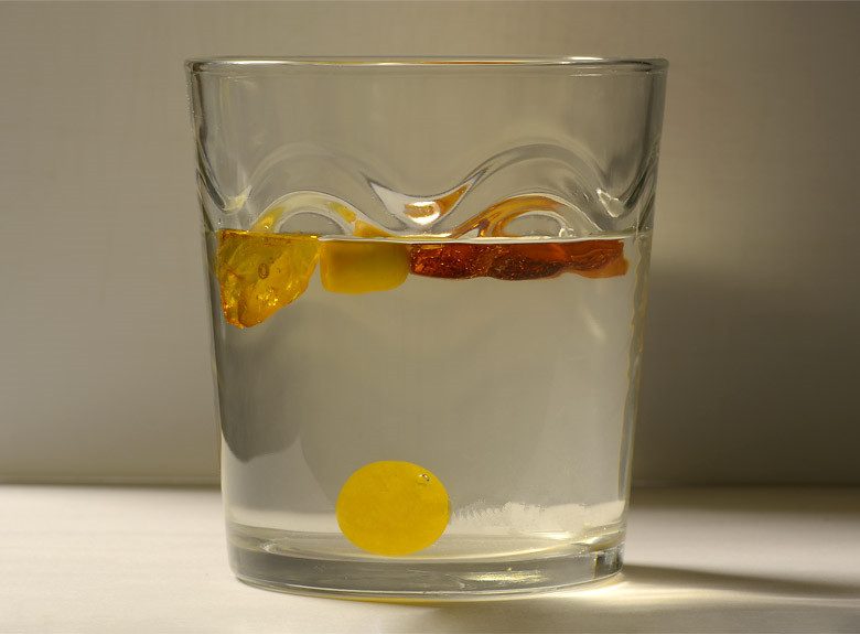 琥珀蜜蜡怎么鉴定真假图片视频,波罗的海蜜蜡手串真假鉴别