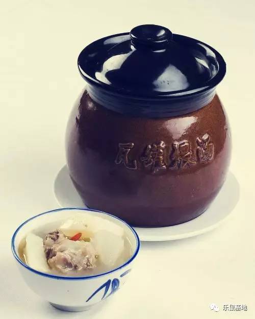 尽管经历了千百年，但你依然不能抵挡砂锅的醇香诱惑