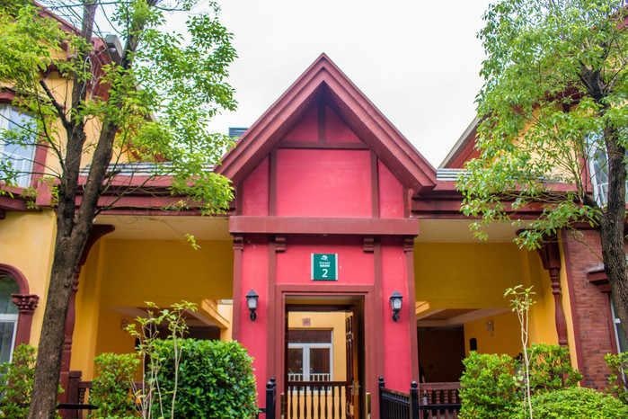 一个、两个非洲友人都晒中暑了，妈妈我要去巴伐利亚避暑