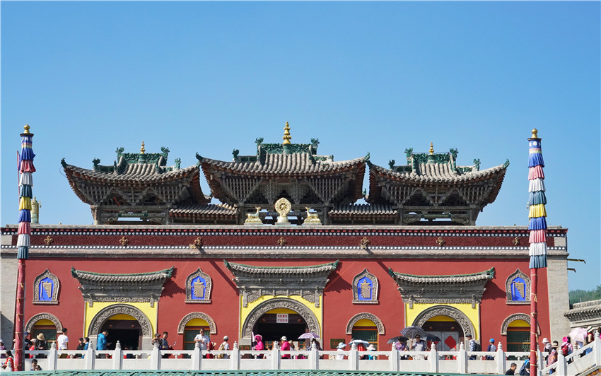 走进塔尔寺感受最虔诚的信仰,塔尔寺虔诚的佛礼