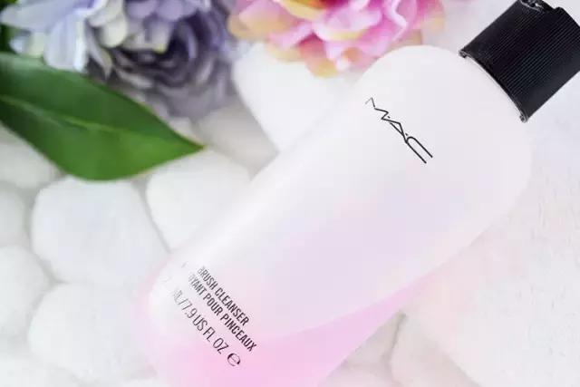 用清洁工具洗化妆刷,比马桶都脏的化妆刷到底怎么洗