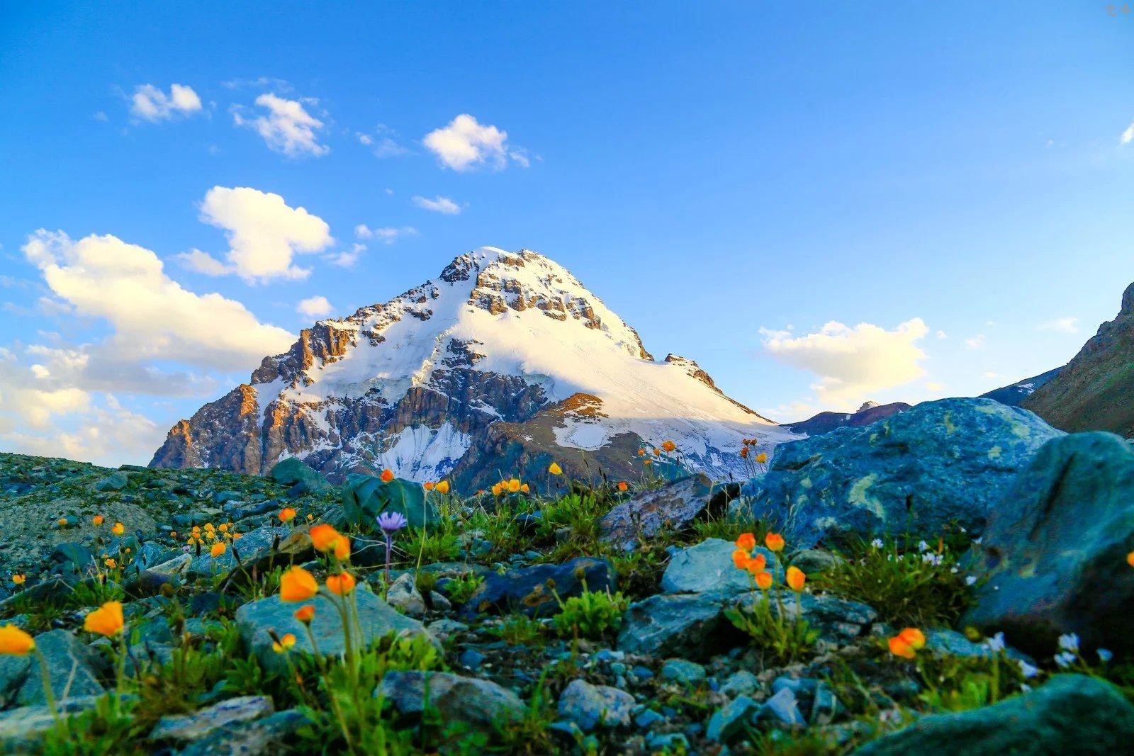 博格达爬大峰能够吗,博格达峰翻越天山