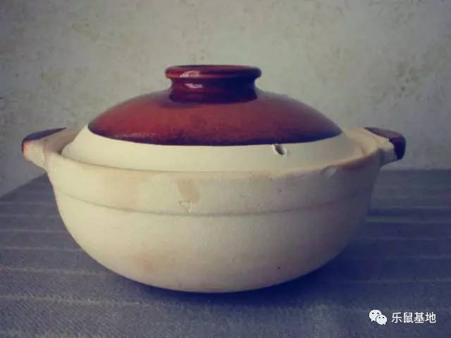 尽管经历了千百年，但你依然不能抵挡砂锅的醇香诱惑