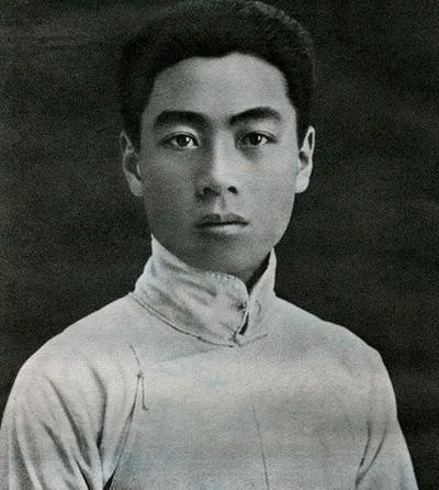 周总理16岁时写的半部武侠小说《巾帼英雄》到底在说什么