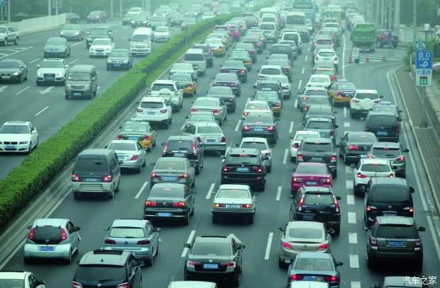 乘用车市场整体下滑,乘用车市场渗透率