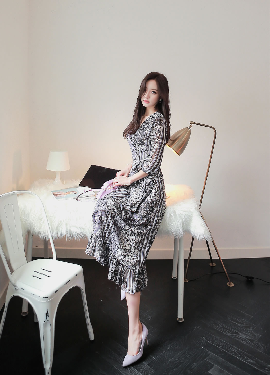 孙允珠青蓝碧波斜肩优雅礼裙鉴赏,孙允珠鹅黄淡雅轻纱微透百褶裙