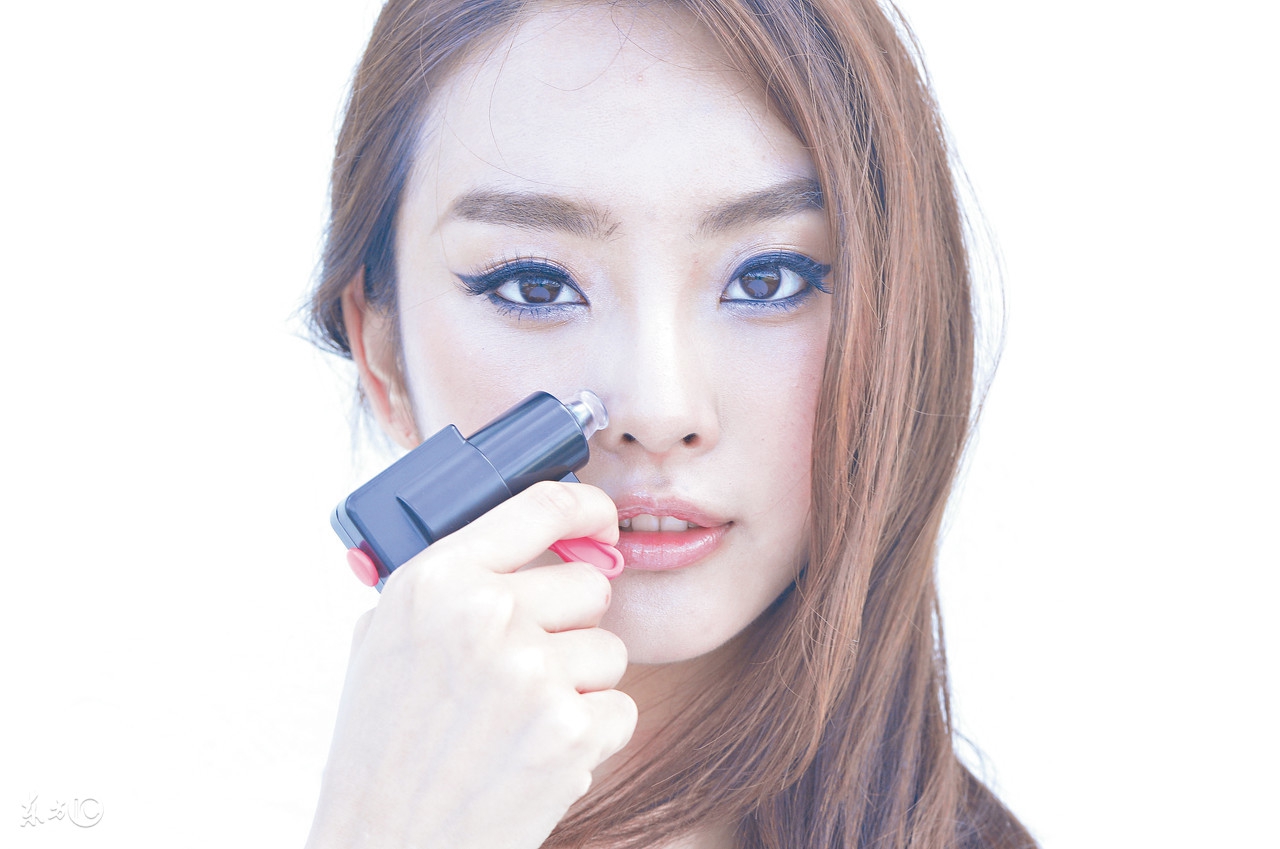 告诉你一个办法轻松祛黑头,油性皮肤长痘痘黑头怎么逆袭