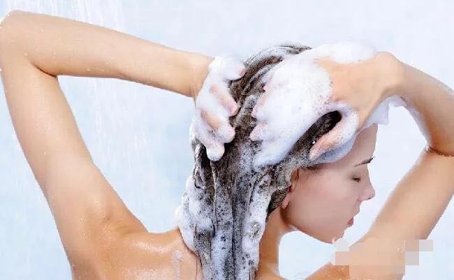 如何帮长发孕妇洗头发图片,妈妈头发尴尬期怎么打理