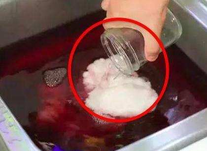 下水道堵塞一个瓶子就能够搞定,下水道堵塞小妙招水瓶