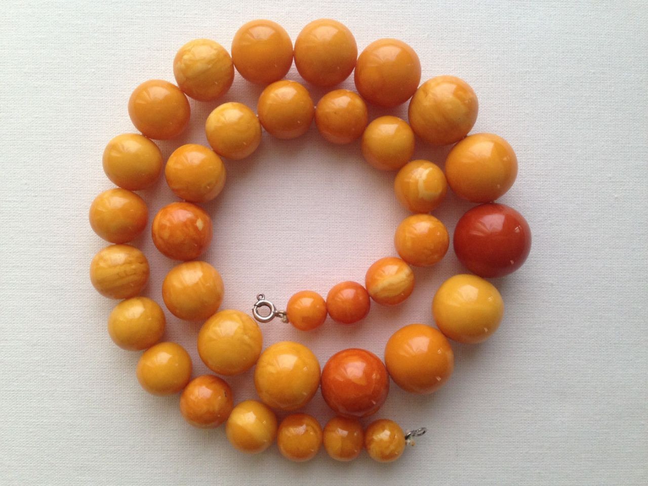 琥珀蜜蜡怎么鉴定真假图片视频,波罗的海蜜蜡手串真假鉴别